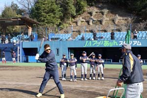 未来の本塁打王に　杉本選手が指導