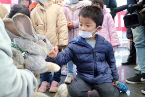 阿南駅で干支の引継式